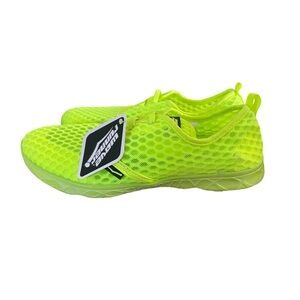 Men's Wave Runner Water Shoes - Quick Drying No Slip  Aqua Sneakers Size 8 Surf